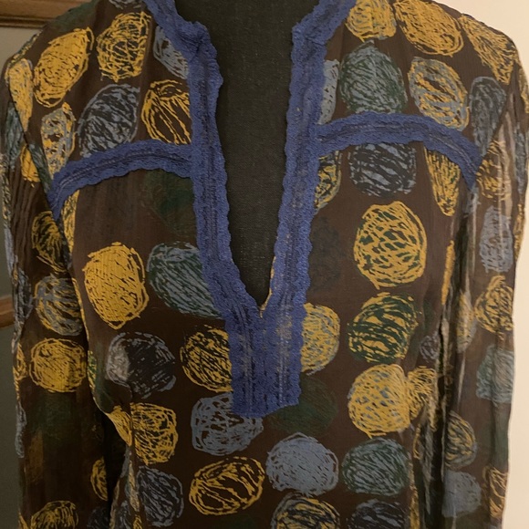 BCBG Silk Sheer Geometric Blouse with Balloon Sleeves and Lace Trim size S - Picture 7 of 11